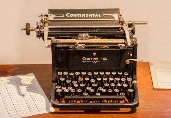 keyboard-vintage-retro-leaf-old-typewriter-590488-pxhere.com