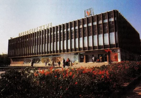 25 жовтня в історії Запоріжжя: “Правобережний” та вулиця Запорізького козацтва