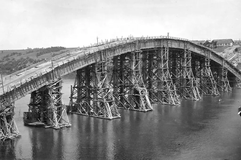 1930.VI.14. Строительство моста через Старый Днепр (1) (scan)