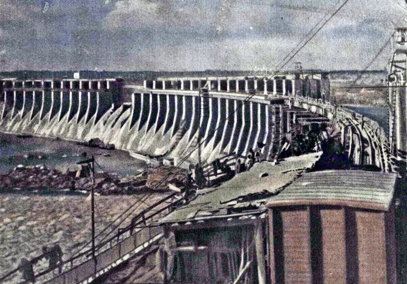 Гребля Дніпрогесу у 1944 році