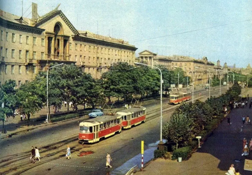 Трамвай на проспекті: 30 ретро-фотографій!